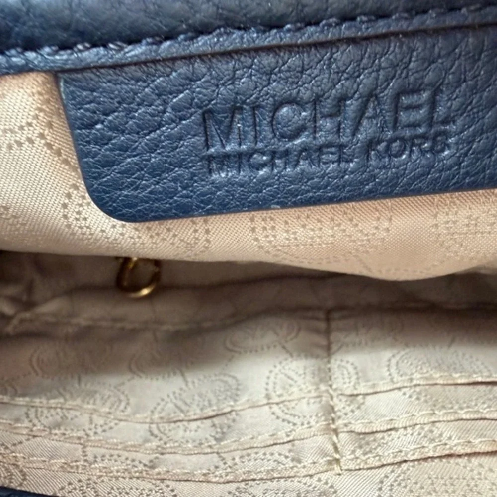 Michael Kors Jet Set East West Crossbody Bag Navy Blue Pebbled Leather 40-18‎